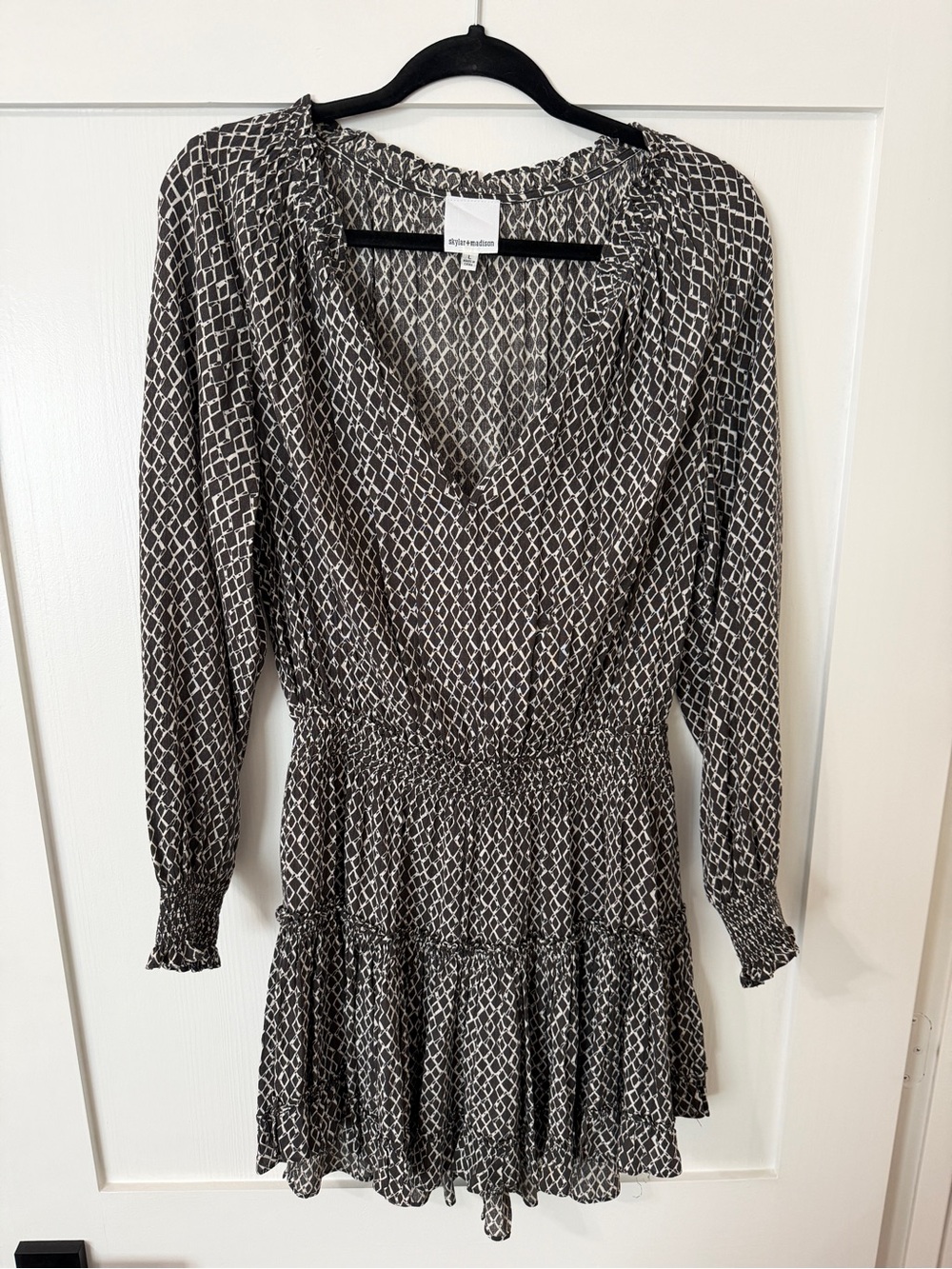 Skylar + Madison Black Ivory Geometric Ruffle Mini Dress Size L